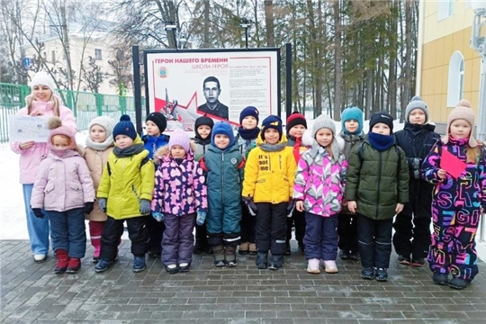 Посещение памятного стенда «Герой нашего времени», установленного в честь ученика школы № 7 Олега Беспалова