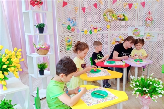 Мастер-класс с детьми по украшению пасхальных яиц