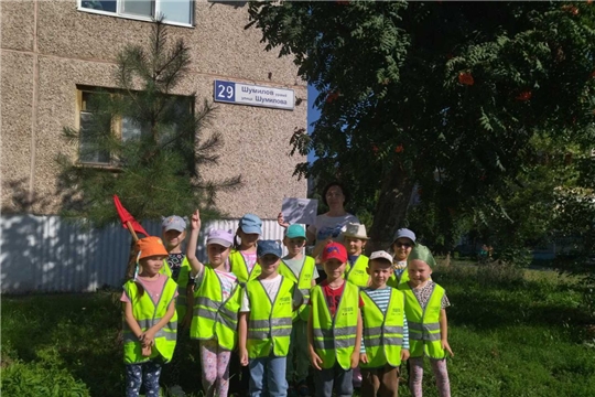 Пешая прогулка по улице Шумилова в рамках проекта "По родному краю с рюкзаком шагаю"