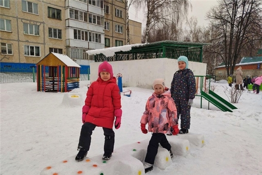 Снежные постройки в рамках муниципального проекта "Мы выбираем спорт