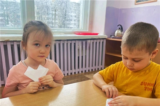 занятия в кружке "Волшебный мир оригами"