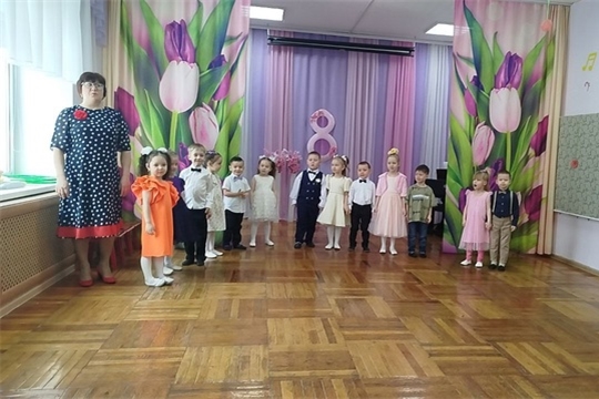 утренники в группах "Колобок" и "Капитошка", посвященные Международному женскому дню 8 Марта!