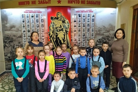 Экскурсия в музей "Сыны Отечества" в рамках республиканского проекта "По родному краю с рюкзаком шагаю" и муниципального проекта "Преемственность: детский сад - школа"