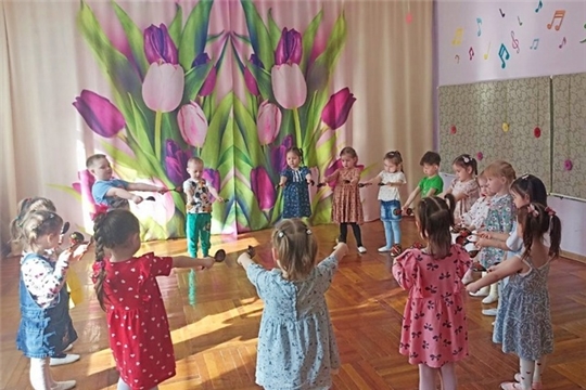 Знакомство с движениями русской пляски на кружке по ДПУ "Танцуют все!"