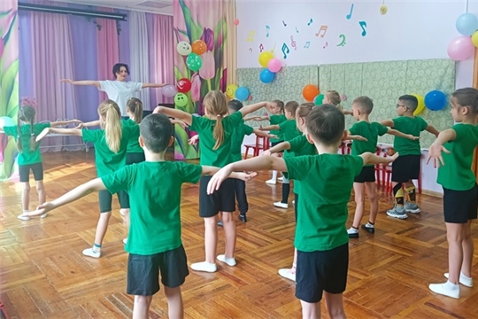 Зарядка со звездой в рамках муниципального проекта "Мы выбираем спорт!"