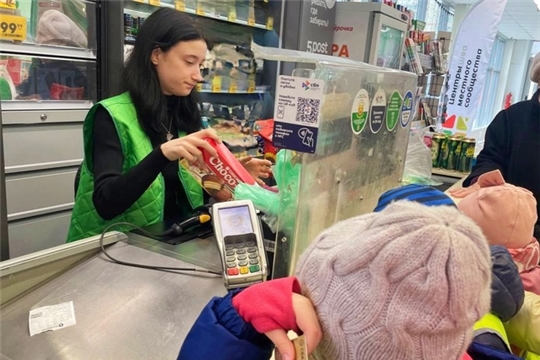 Экскурсия в продуктовый магазин и знакомство с профессией продавца-кассира в рамках муниципального проекта "Академия профессий"