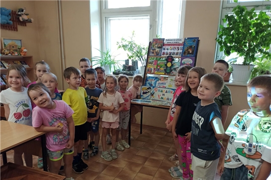 "Ребенок на улице, дома, в лифте"