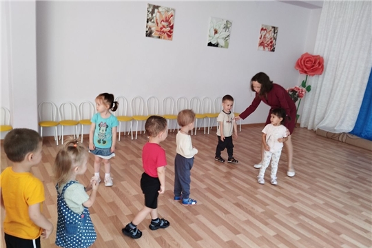 "Игра-танец "Машина едет далеко"