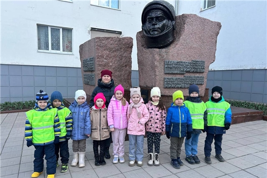 "Экскурсия к памятникам космонавтов"