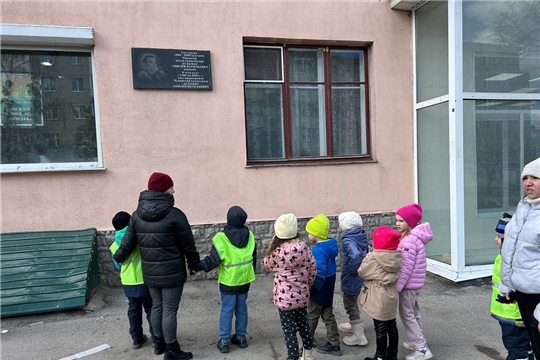 "Экскурсия к мемориальной доске А.В. Асламаса"