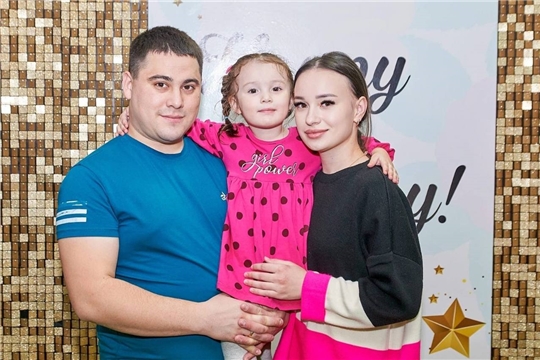 Воспитанники группы "Анютины глазки" принимают участие в фотоакции "Счастье там, где вместе мы!" 