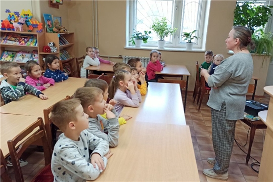 Познавательный час «От монеты до банкноты» в библиотеке Л. Кассиля 