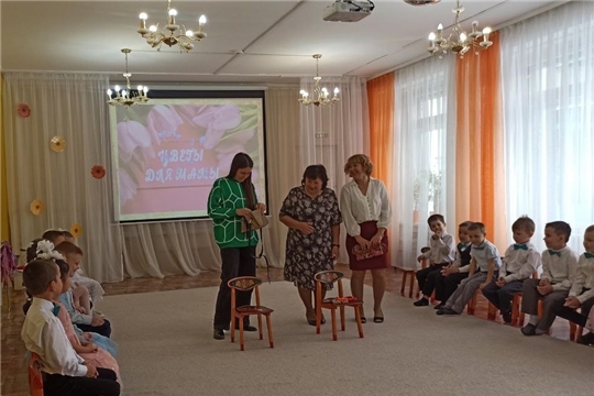 Празднование Дня Матери в группе "Одуванчики"