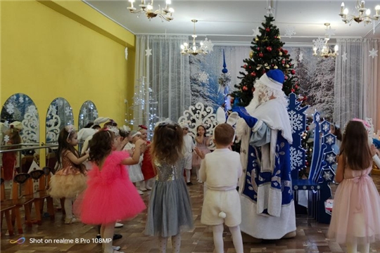 Новогодние утренники продолжаются 