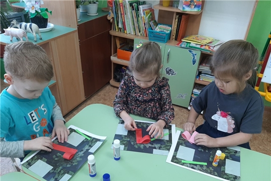 Продолжаются занятия в кружке "Бумажная фантазия"
