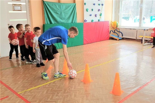 Продолжаются занятия в кружке "Мини-футбол для малышей"