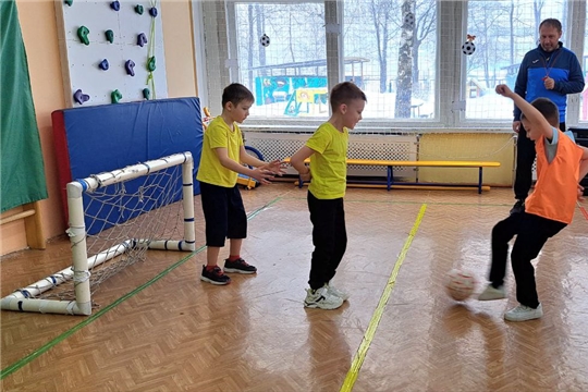 Продолжаются занятия в кружке «Мини-футбол» для детей 5-7 лет