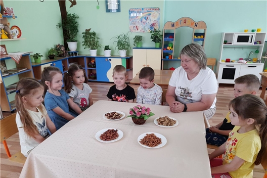 А орешки непростые...