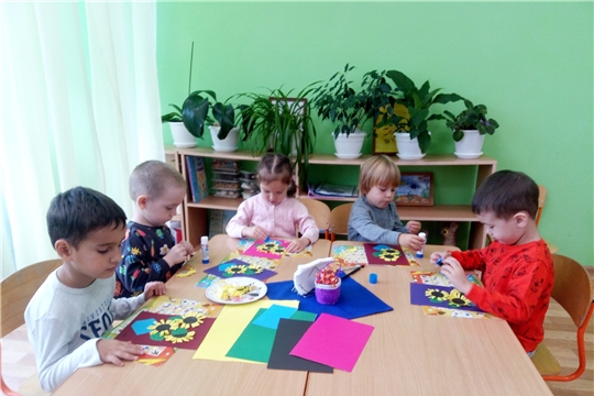  Аппликация «Подсолнухи в вазе»
