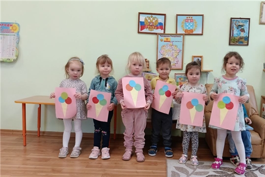 Аппликация "Мороженое" в творческой мастерской.