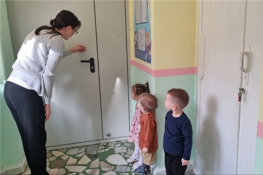Правила безопасного пользования дверьми