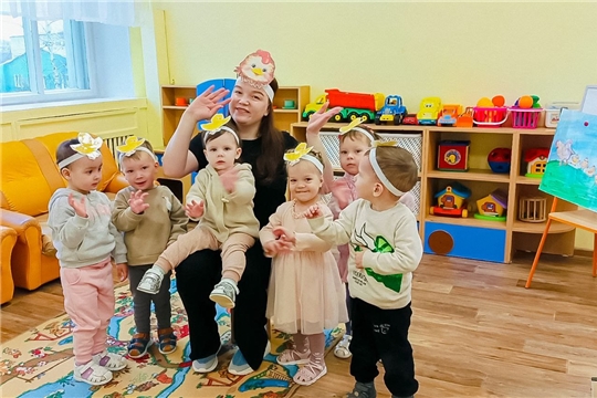 Вышла курочка гулять, свежей травки пощипать