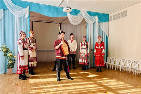 В краю ста тысяч песен