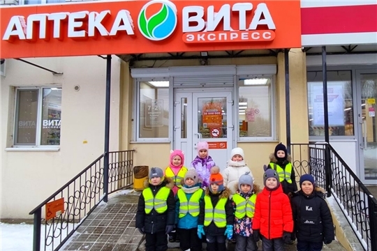 С целью  ознакомления дошкольников  с профессией "Фармацевт" и назначением аптеки с детьми прошла познавательная экскурсия.