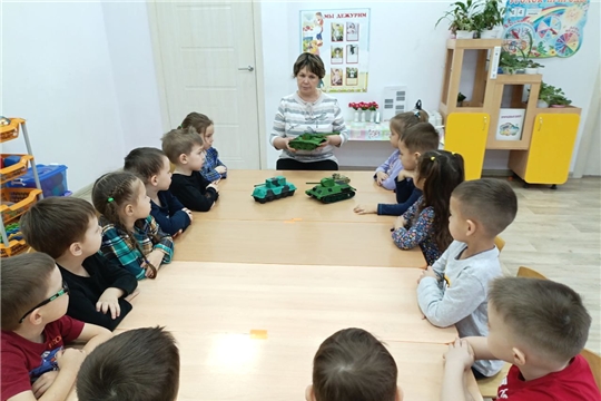 В рамках реализации муниципального проекта "Помним, чтим, гордимся!" со старшими дошкольниками прошли тематические беседы о подвигах 