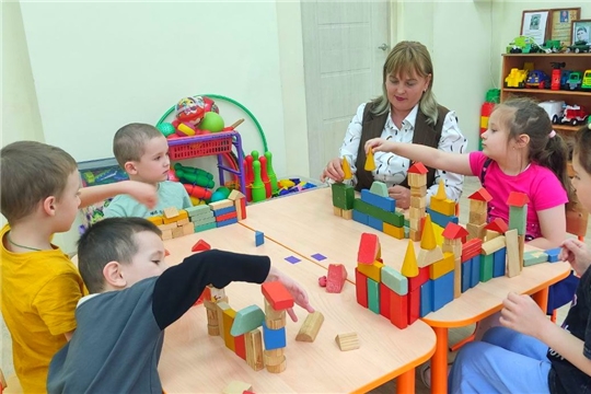 В рамках Федеральной инновационной площадки "ТехноМир" со старшими дошкольниками прошло творческое конструирование на тему "Башня".