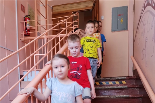 "Осторожно - лестница!"