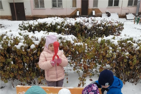 Первый снег, какая радость детям