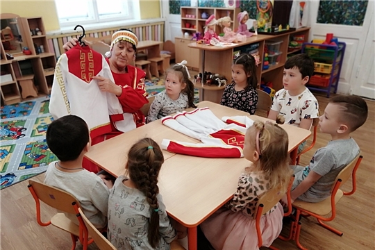 Знакомство снациональной одеждой