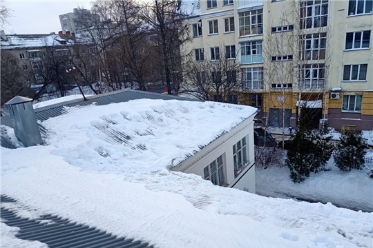 Очистка кровли детского сада