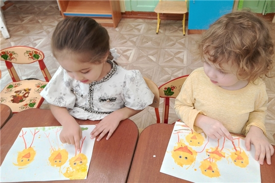 Рисованию в нетрадиционной технике  "Цыплёнок"