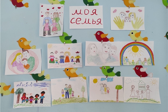 Разговоры о семье, выставка рисунков «Моя семья»