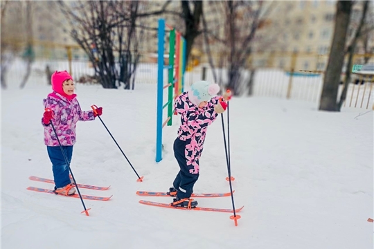 Катание на лыжах в детском саду