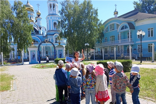  Экскурсия у Покровско-Татианинского собора