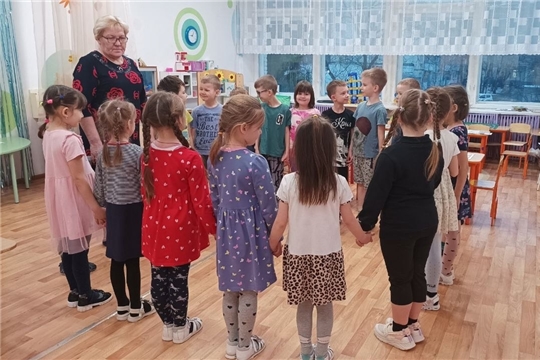 В подготовительной группе "Подсолнухи" прошло очередное итоговое занятие на тему "Светлый образ"