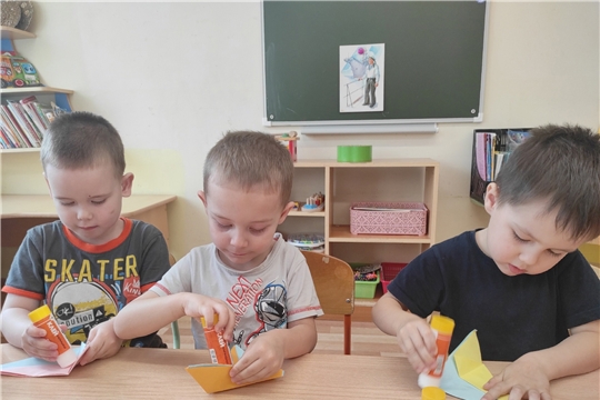 Занятие по дополнительным услугам "Оригами"