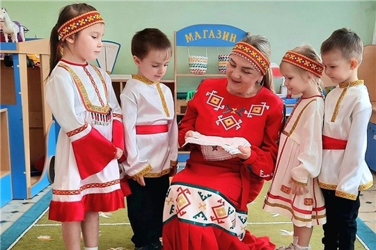 "Радужное сияние чувашской вышивки"