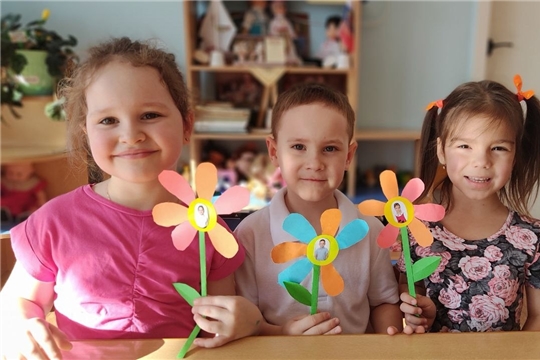 Открытка мамам ко Дню 8 марта