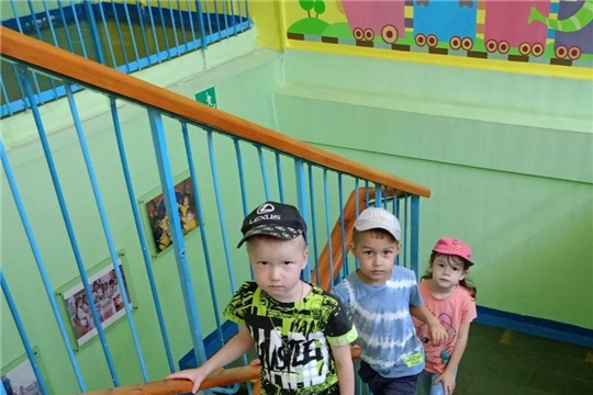 Безопасное поведение на лестнице