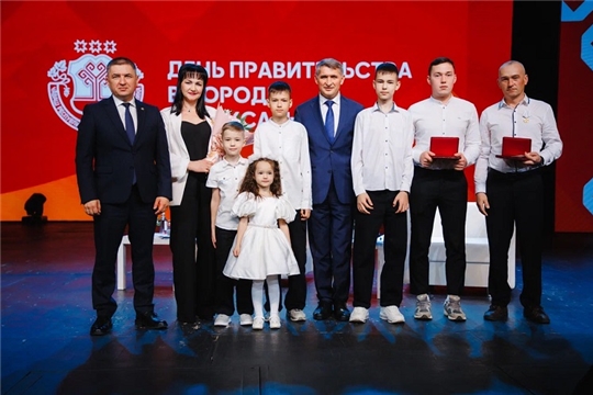 Коллектив детского сада поздравляет семью Александровых с вручением высокой награды.
