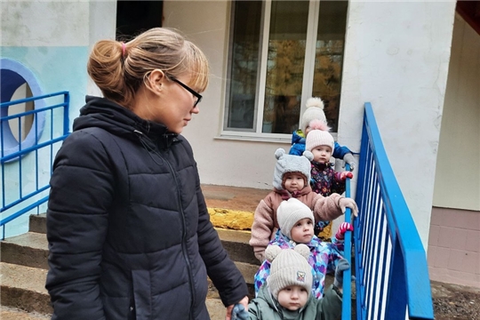 "Безопасность при спуске и подъеме по лестнице"