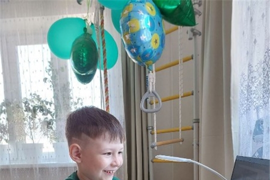 Ребенок у телевизора