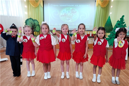 Воспитанники детского сада № 156 активно готовятся к городскому смотр-конкурсу среди дошкольных образовательных учреждений "Светофорик"