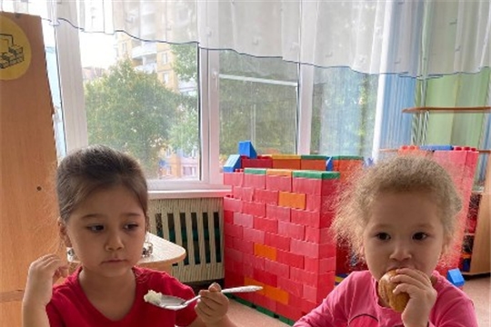 Каждое утро воспитанники детского сада № 156 начинают со вкусной и полезной каши!