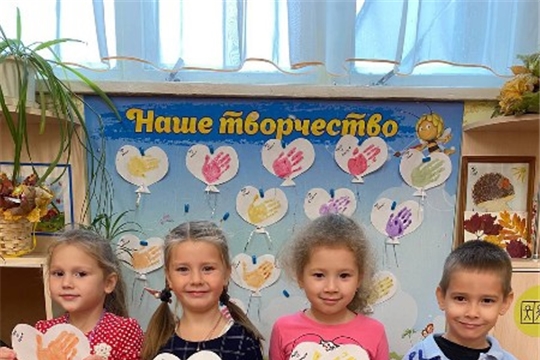 Выставка рисунков для любимых пап