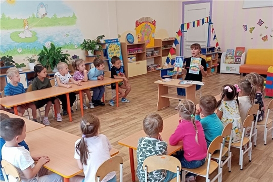 Конструирование из бумаги "Бревенчатый дом"